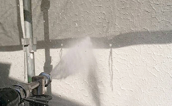 外壁塗装工事の高圧洗浄